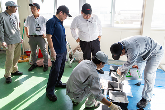 三共ラヂエーター 展示室の塗装