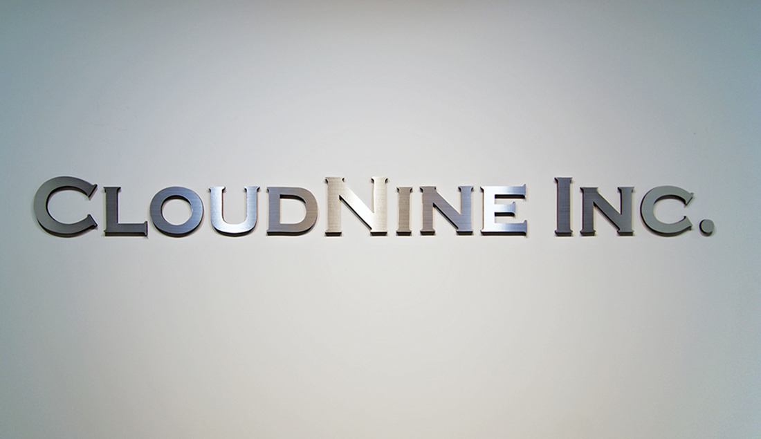 Cloud nine inc エントランスデザイン