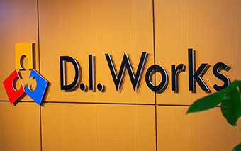 D.I.Works ロゴサイン