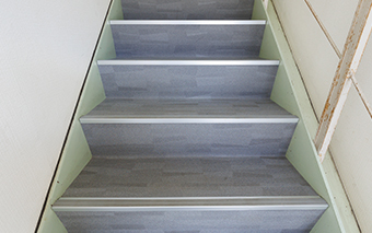 非破壊検査株式会社様 階段・床張り替え