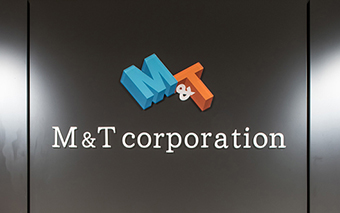 M&Tコーポレーション ロゴサイン