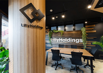 エントランス 株式会社LillyHoldings様