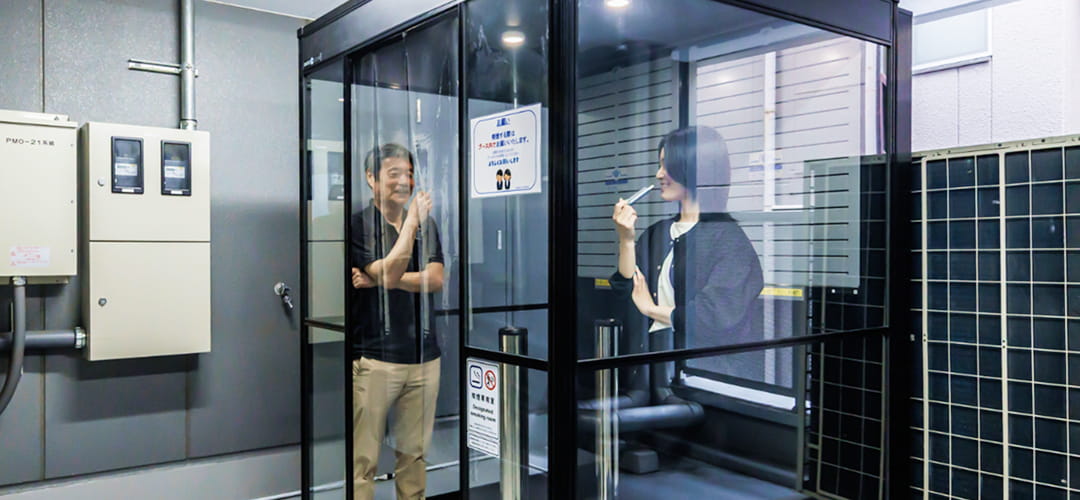 喫煙ブースの写真