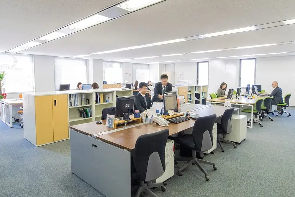 参考：京都社会保険労務士法人 様｜オフィスデザイン・レイアウト 施工事例