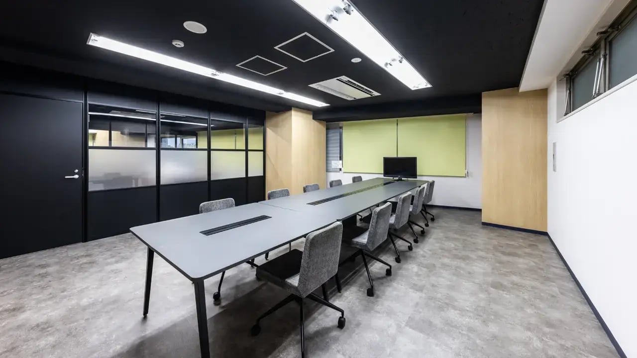 株式会社ILLEST PLUS様｜オフィスデザイン・レイアウト 施工事例｜オフィスコム株式会社