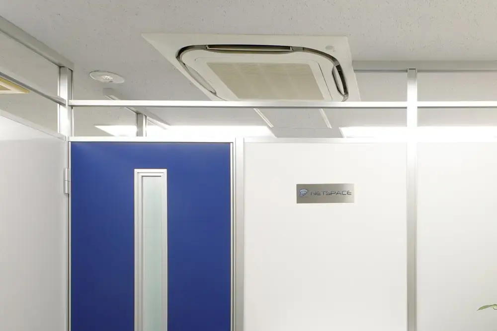 欄間オープンに侵入防止バーを設置。欄間部分からの侵入を防ぎます。