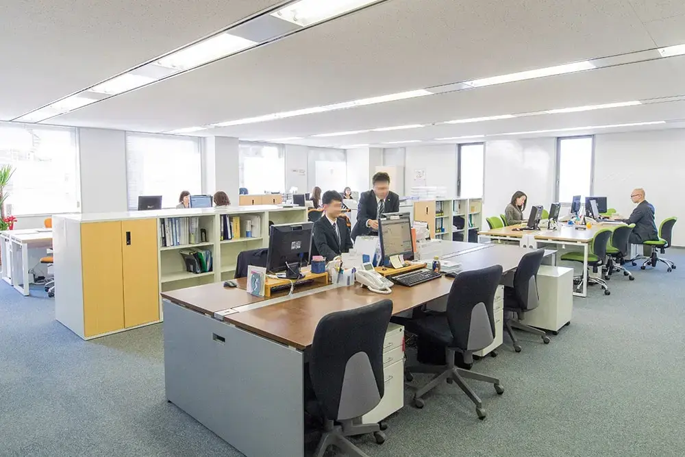 参考：京都社会保険労務士法人 様｜オフィスデザイン・レイアウト 施工事例