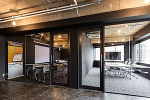 YellowfinJapan ガラスパーテーション