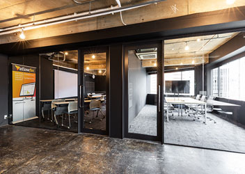 YellowfinJapan 会議室デザイン