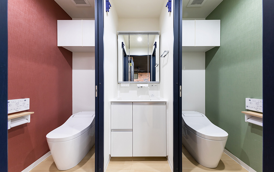 BLACK SHIP トイレブース