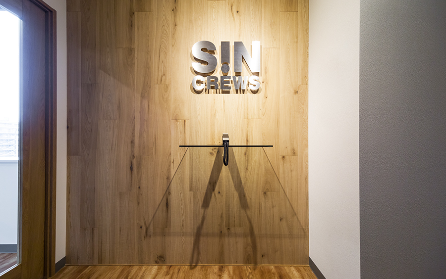 シン・クルーズ エントランスデザイン