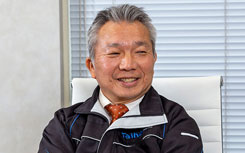 管理本部購買部 次長 岩田 一博様