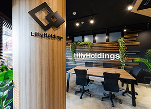 (株)LillyHoldings