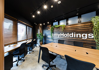エントランス 株式会社LillyHoldings様